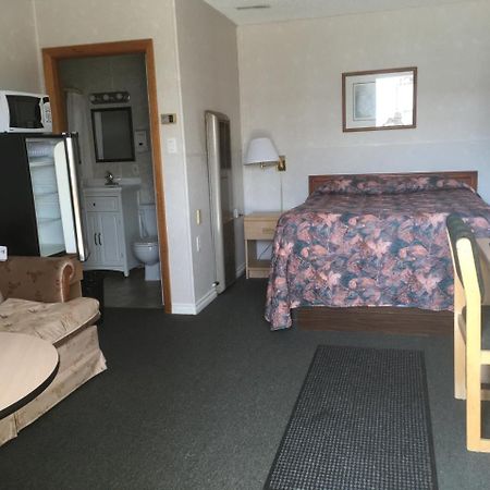 Estevan Winkys Motel מראה חיצוני תמונה