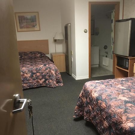 Estevan Winkys Motel מראה חיצוני תמונה