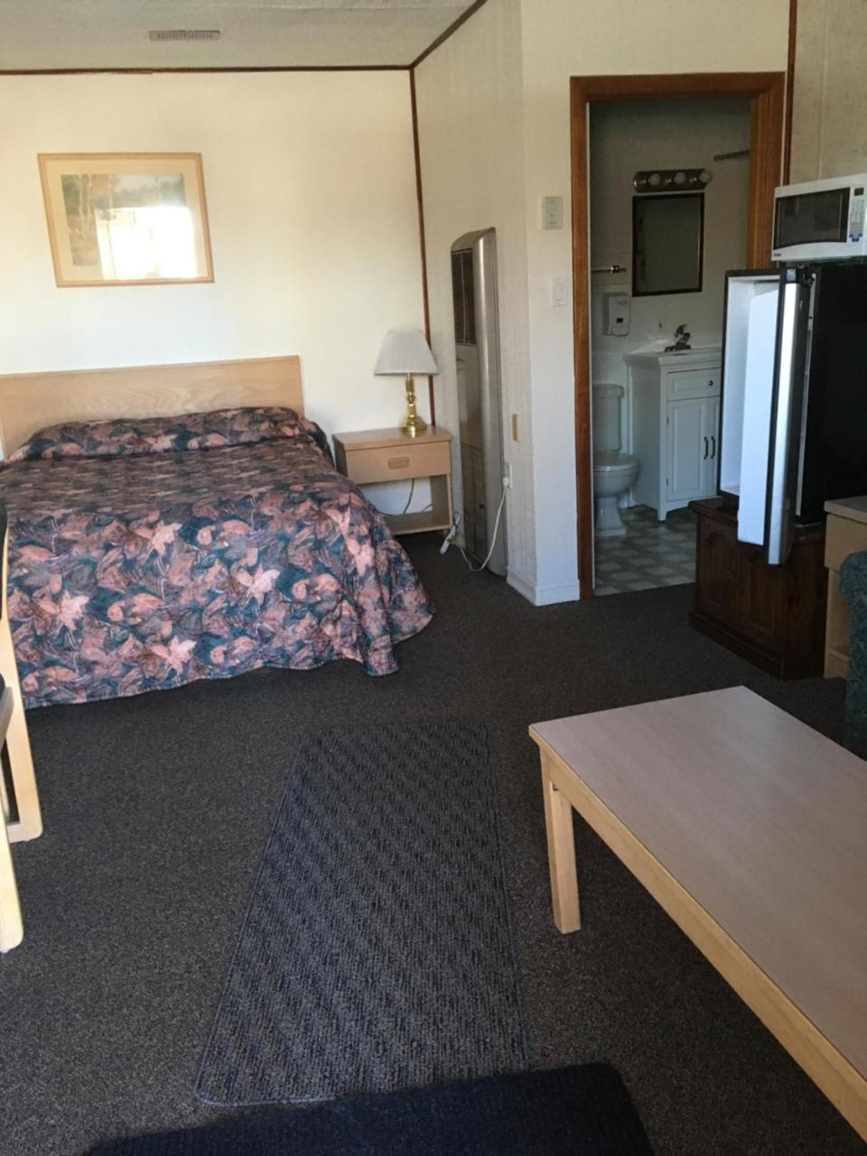 Estevan Winkys Motel מראה חיצוני תמונה